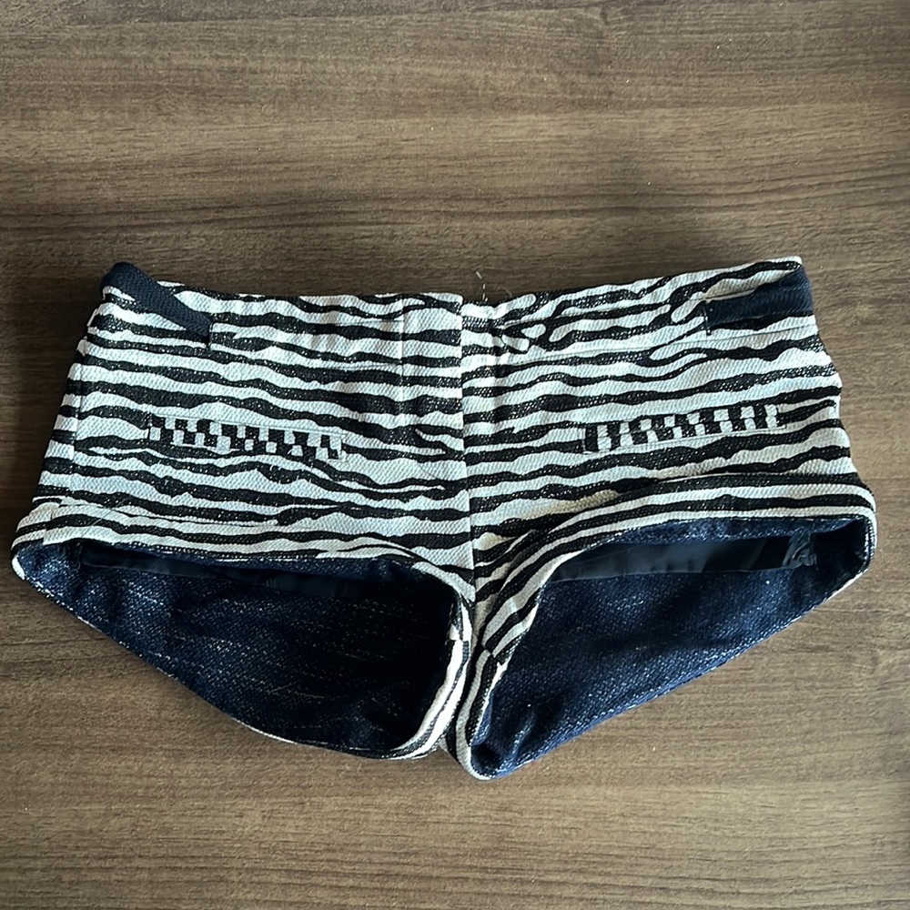 Manning Cartell mini zebra shorts